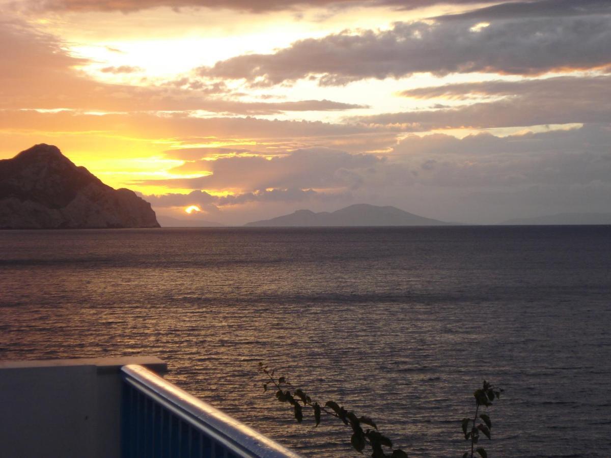 Hotel Filoxenia Aegiali Bagian luar foto