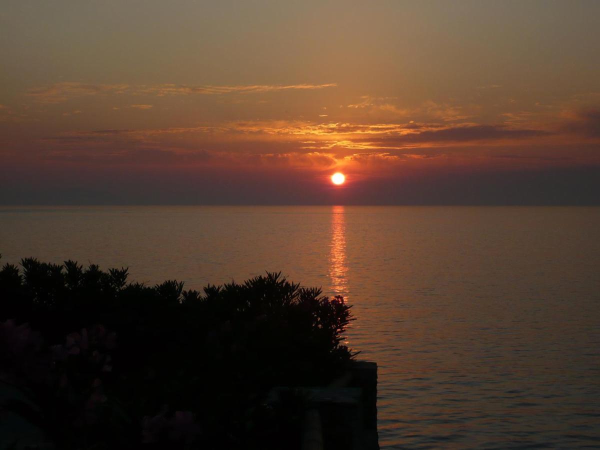 Hotel Filoxenia Aegiali Bagian luar foto